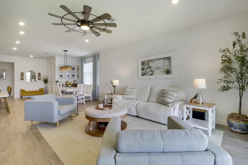 1960 SE Crosswood Way Port St Lucie FL 34984
