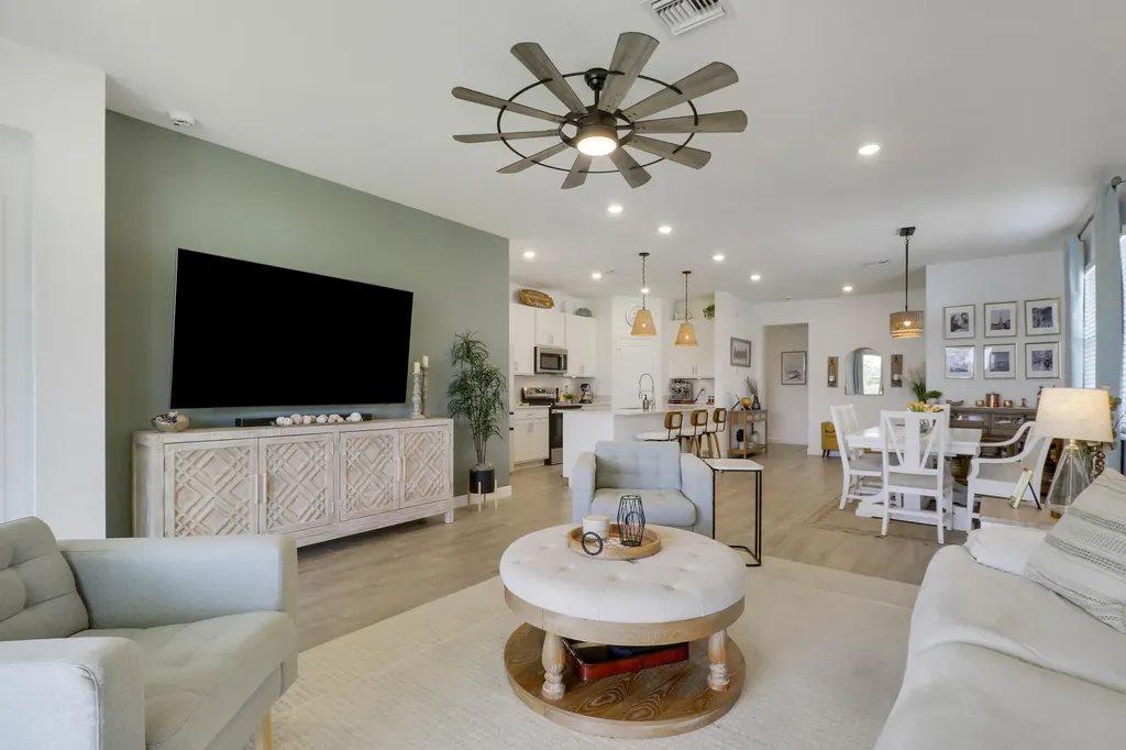 1960 SE Crosswood Way Port St Lucie FL 34984