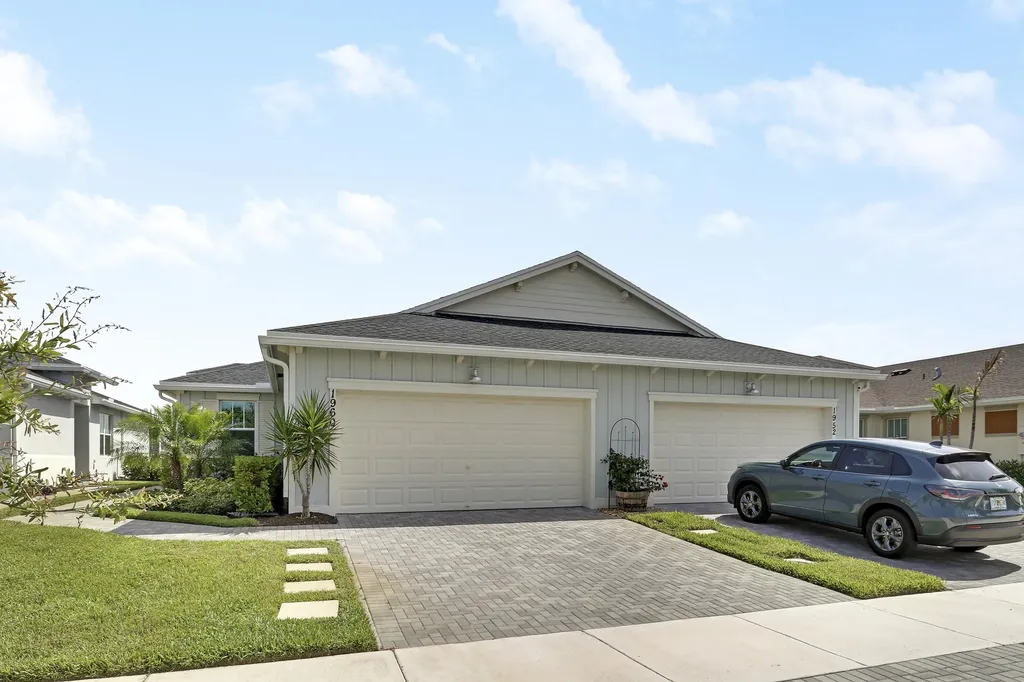 1960 SE Crosswood Way Port St Lucie FL 34984