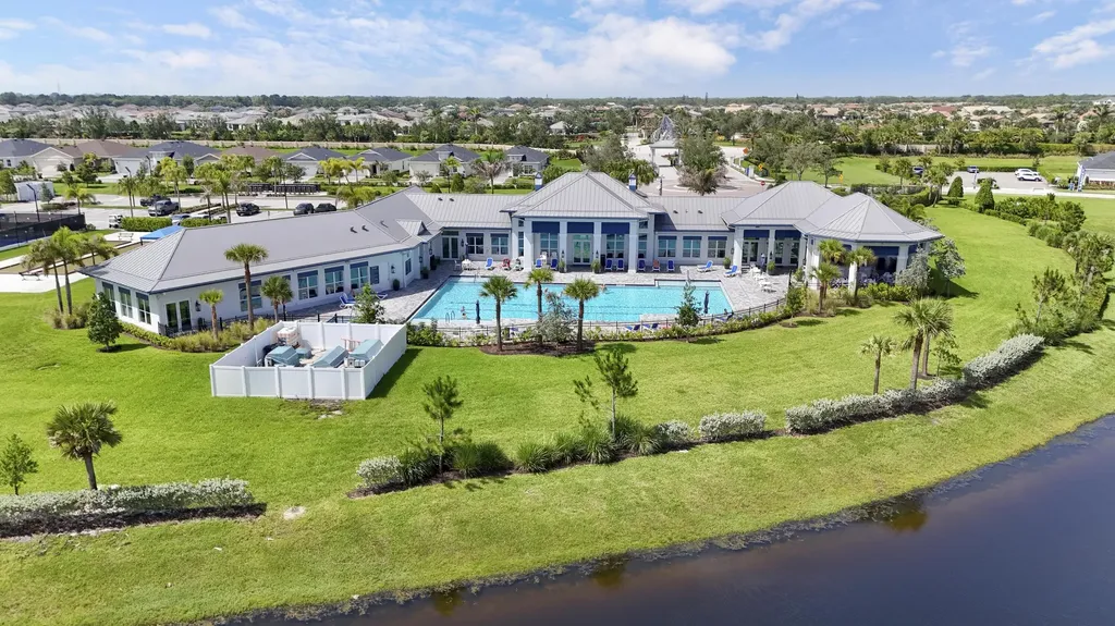 1960 SE Crosswood Way Port St Lucie FL 34984