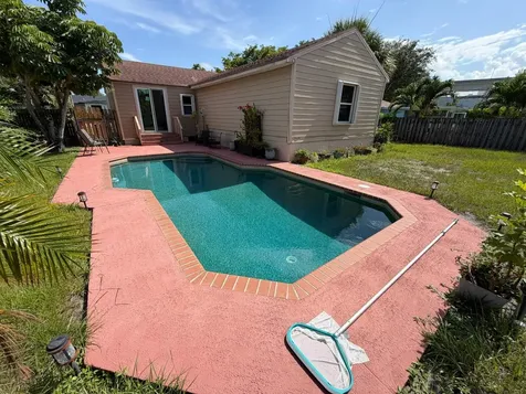 1007 Avon Road West Palm Beach FL 33401