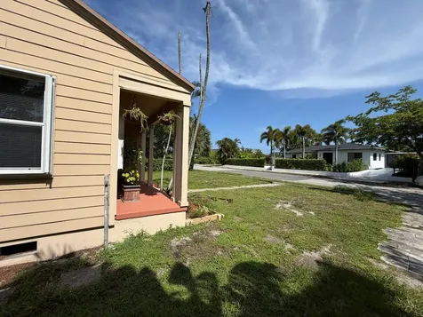 1007 Avon Road West Palm Beach FL 33401