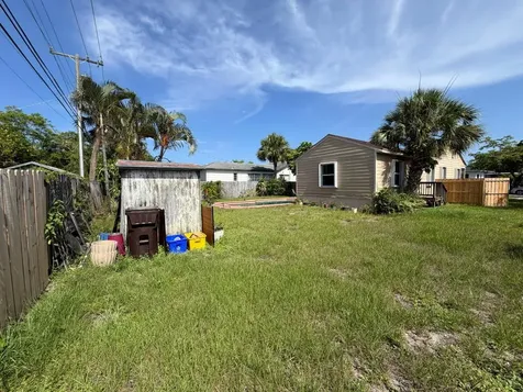 1007 Avon Road West Palm Beach FL 33401