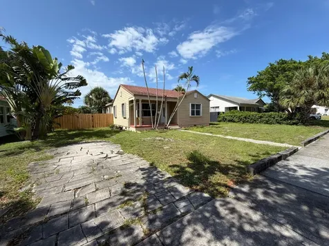 1007 Avon Road West Palm Beach FL 33401