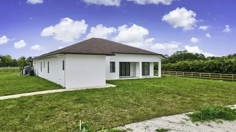 2324 Deer Run Trail Loxahatchee FL 33470
