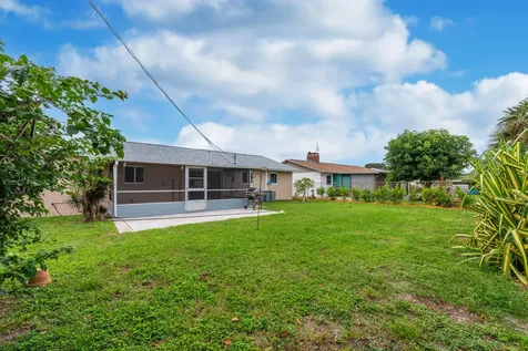 4317 Applecrest Drive Palm Beach Gardens FL 33410
