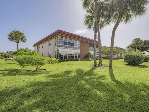 106 Spring Lake Court Vero Beach FL 32962