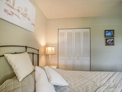 106 Spring Lake Court Vero Beach FL 32962