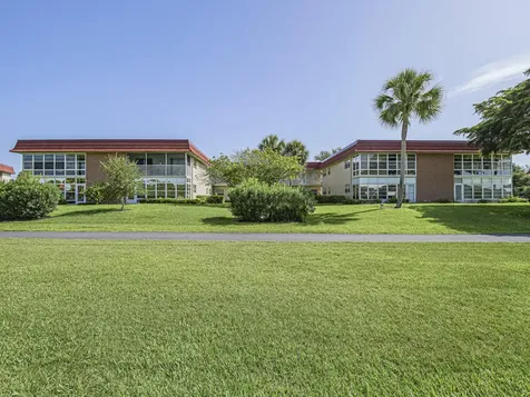 106 Spring Lake Court Vero Beach FL 32962