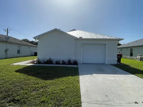 4886 29th Avenue Vero Beach FL 32967