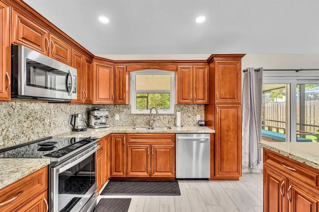 3083 Lillian Lane Margate FL 33063