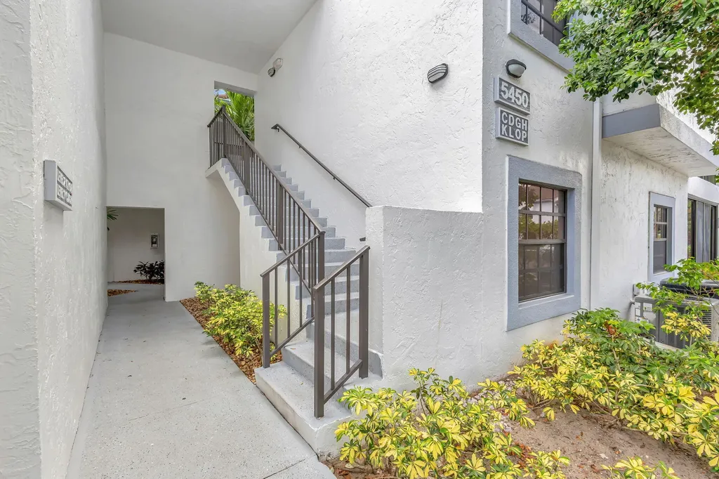 5450 Verona Drive Boynton Beach FL 33437