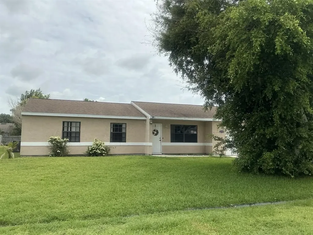 2719 SE Ibis Avenue Port St Lucie FL 34952