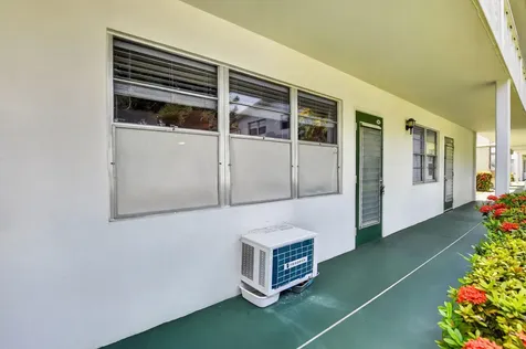 290 Oakridge Q Deerfield Beach FL 33442