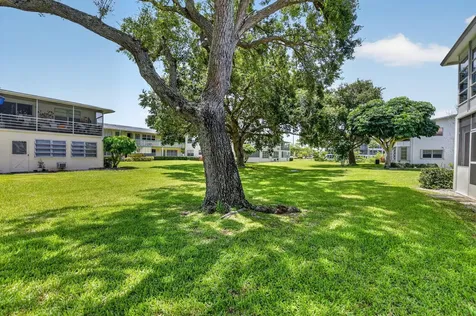 290 Oakridge Q Deerfield Beach FL 33442