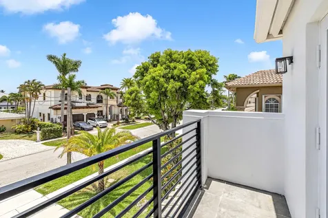 4921 NE 28th Avenue Lighthouse Point FL 33064