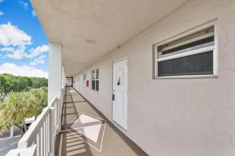 1075 Riverside Drive Coral Springs FL 33071