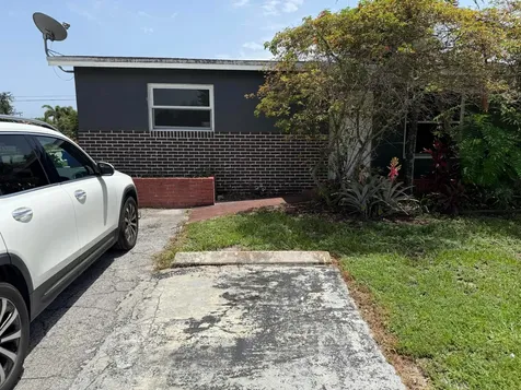 5900 Garfield Street Hollywood FL 33021