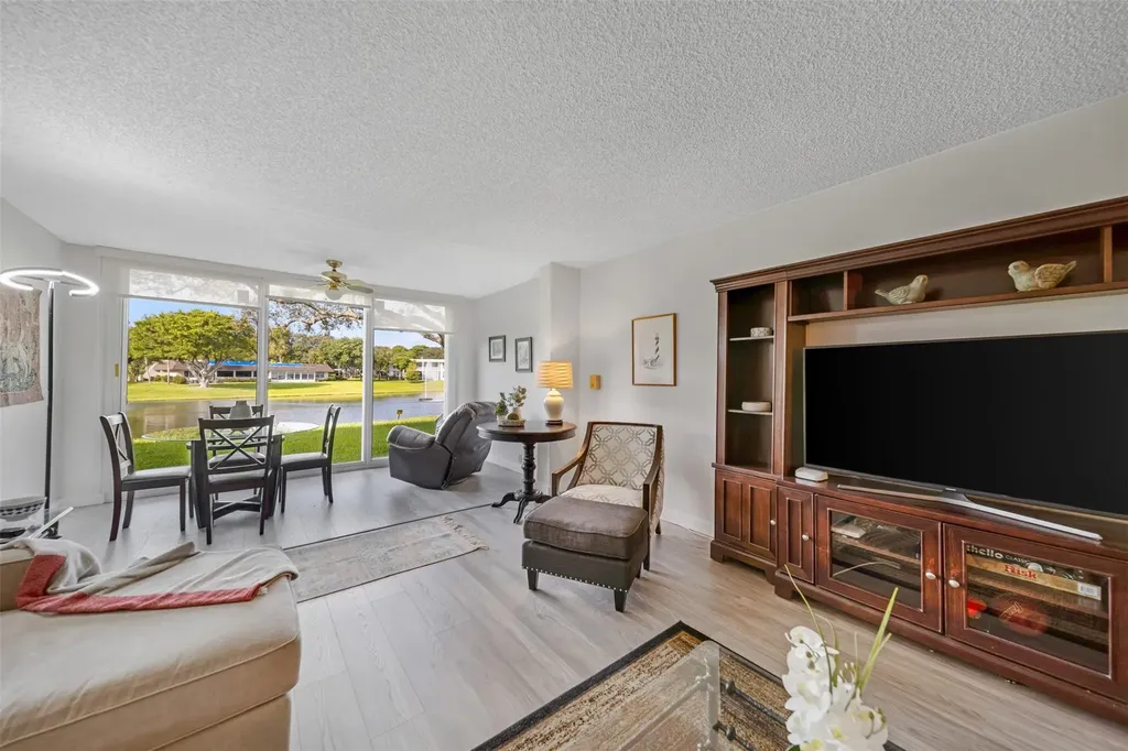 3611 Oaks Clubhouse Drive Pompano Beach FL 33069