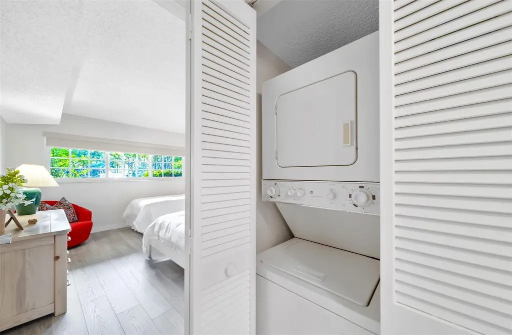 3611 Oaks Clubhouse Drive Pompano Beach FL 33069