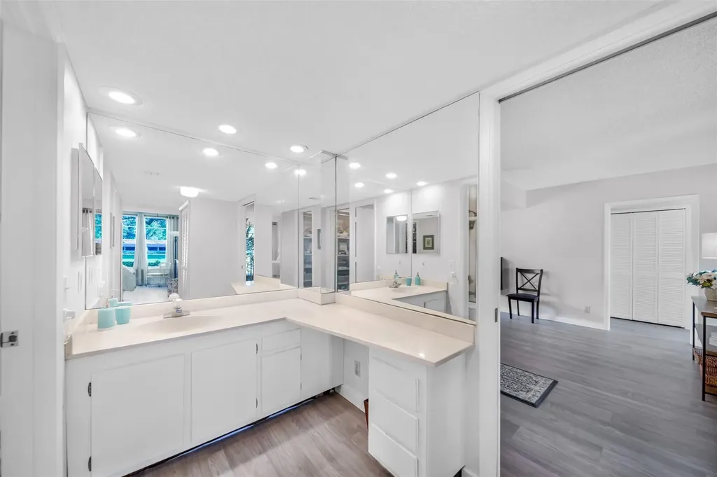 3611 Oaks Clubhouse Drive Pompano Beach FL 33069