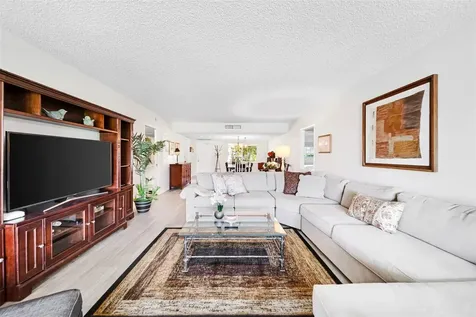 3611 Oaks Clubhouse Drive Pompano Beach FL 33069