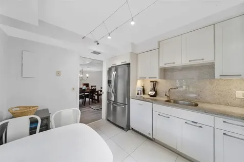 3611 Oaks Clubhouse Drive Pompano Beach FL 33069