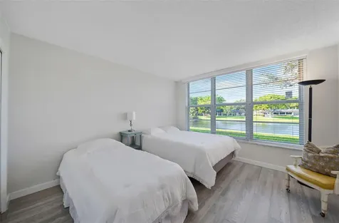 3611 Oaks Clubhouse Drive Pompano Beach FL 33069