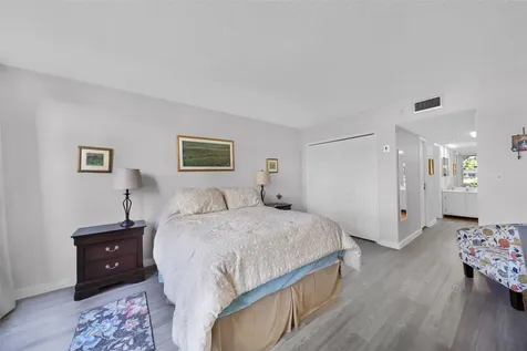 3611 Oaks Clubhouse Drive Pompano Beach FL 33069