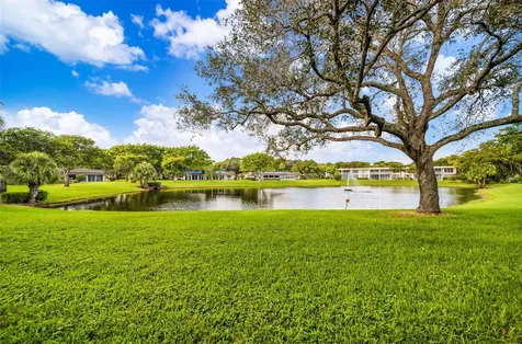 3611 Oaks Clubhouse Drive Pompano Beach FL 33069