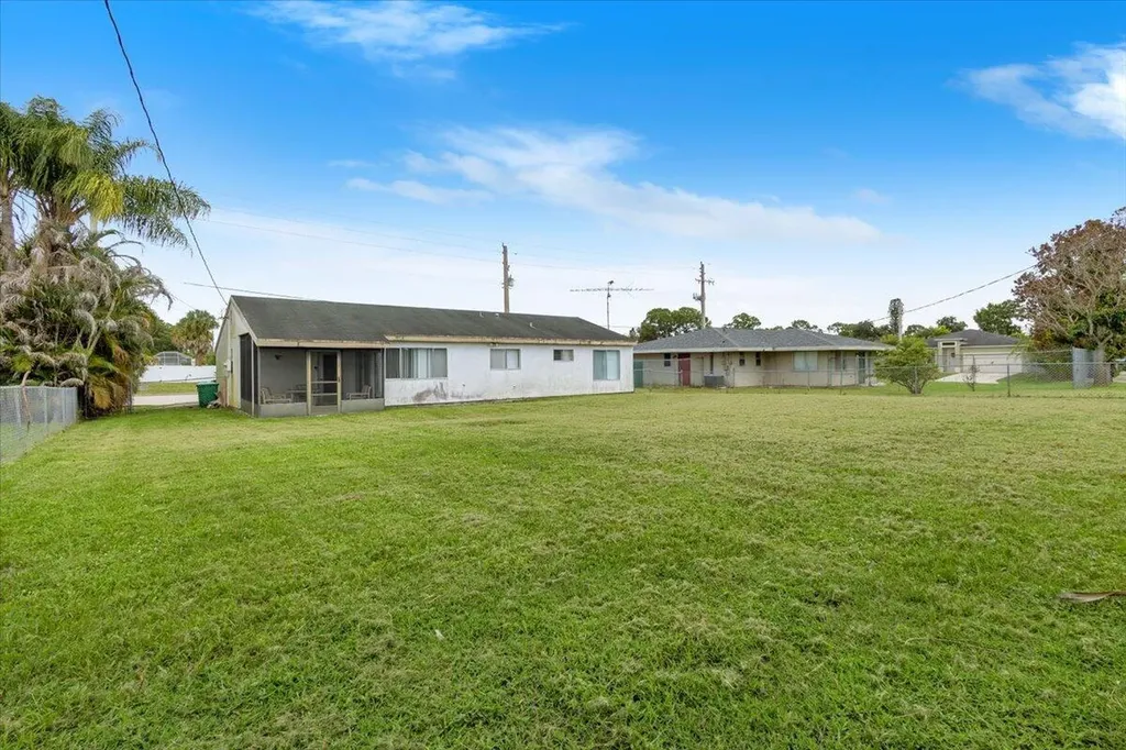 2118 SW Airoso Boulevard Port St Lucie FL 34984