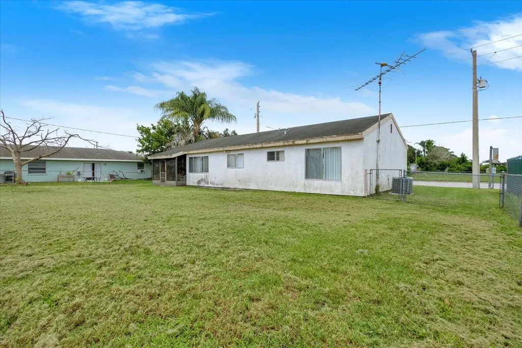 2118 SW Airoso Boulevard Port St Lucie FL 34984