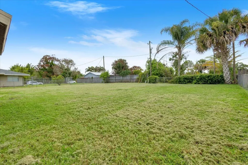 2118 SW Airoso Boulevard Port St Lucie FL 34984