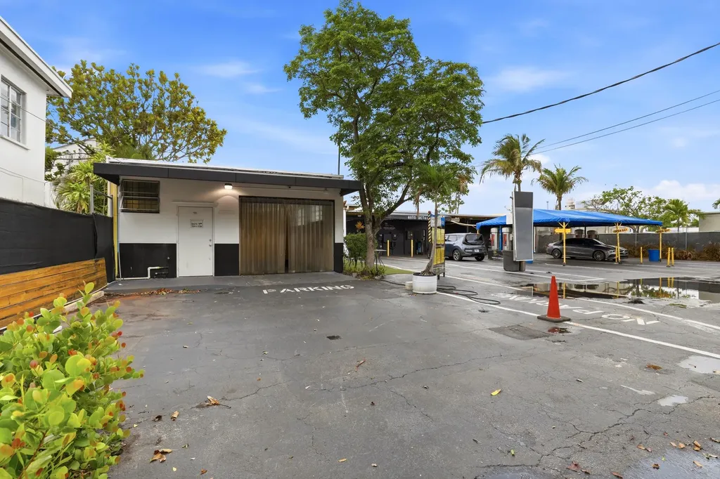 824 N Dixie Highway Lake Worth Beach FL 33460
