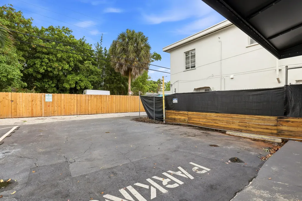 824 N Dixie Highway Lake Worth Beach FL 33460