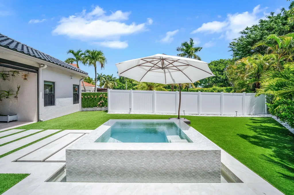10852 La Salinas Circle Boca Raton FL 33428
