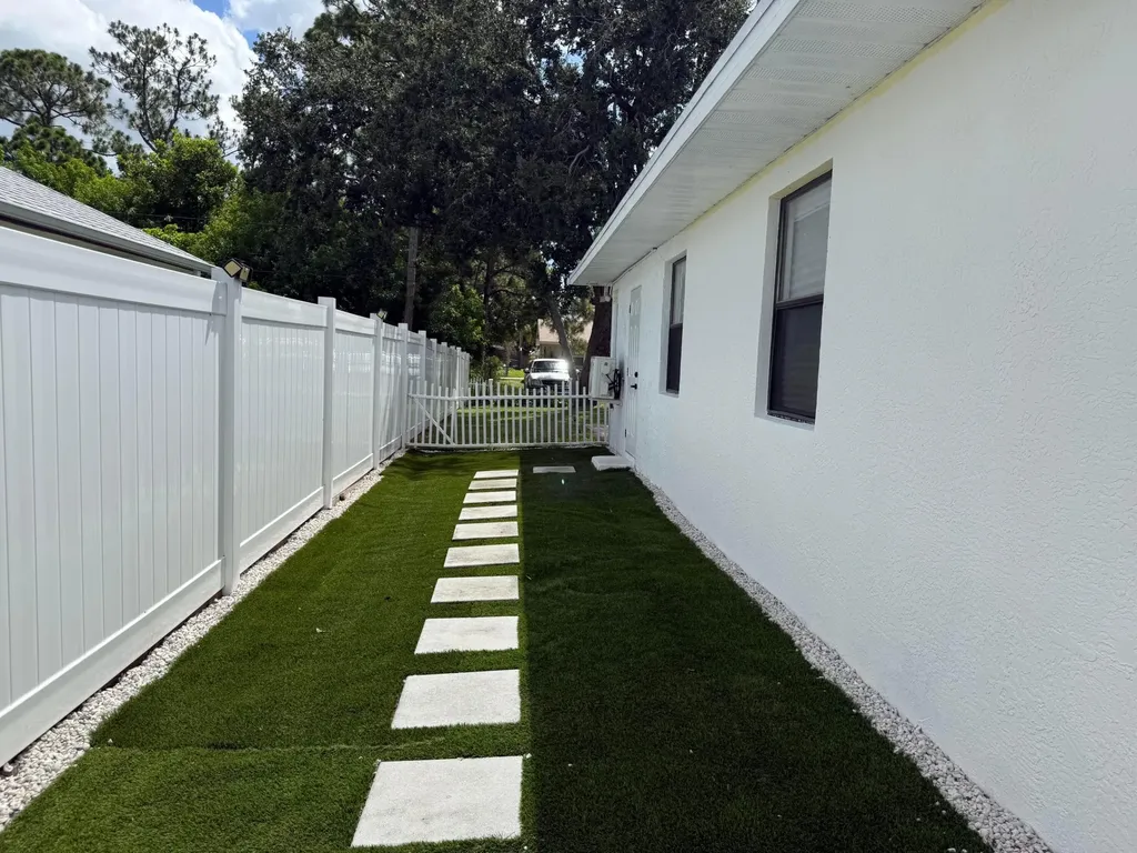 1689 SE Harp Lane Port St Lucie FL 34983