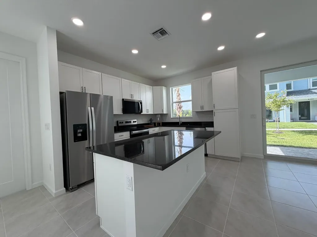 4402 Longwood Lake Square Westlake FL 33470