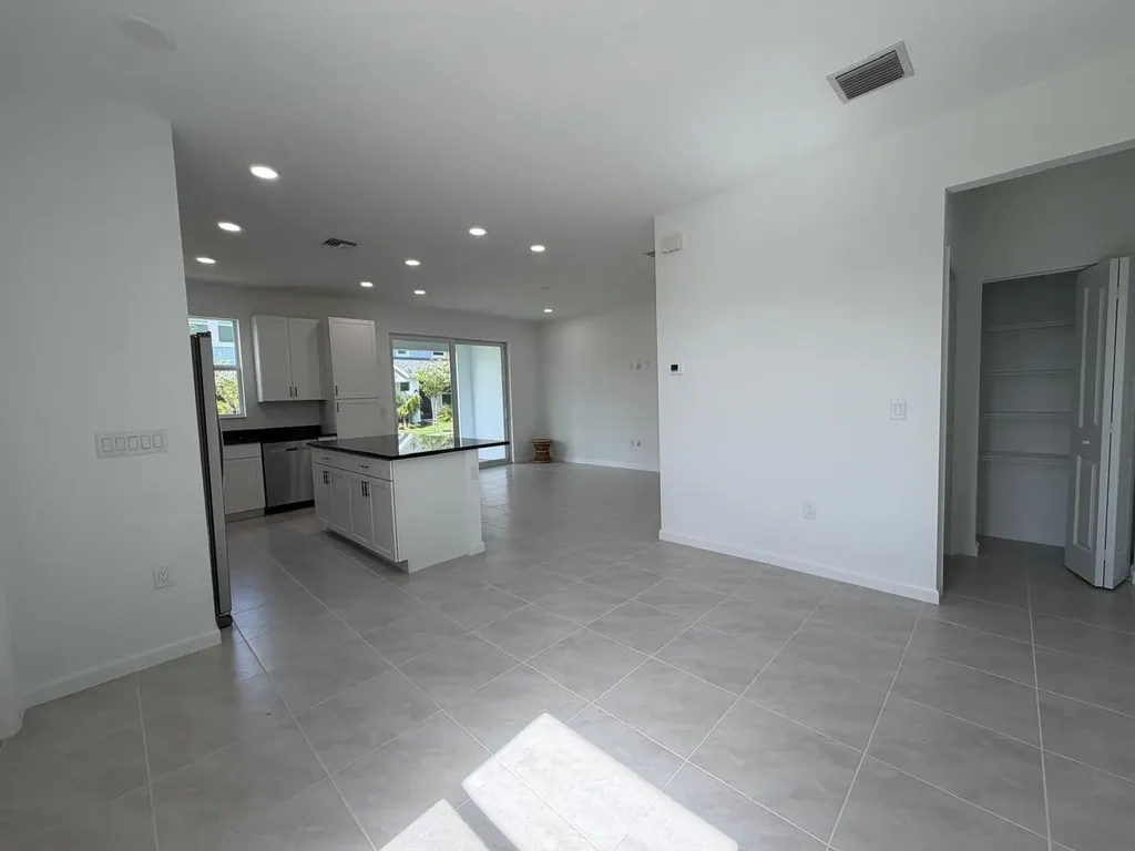 4402 Longwood Lake Square Westlake FL 33470