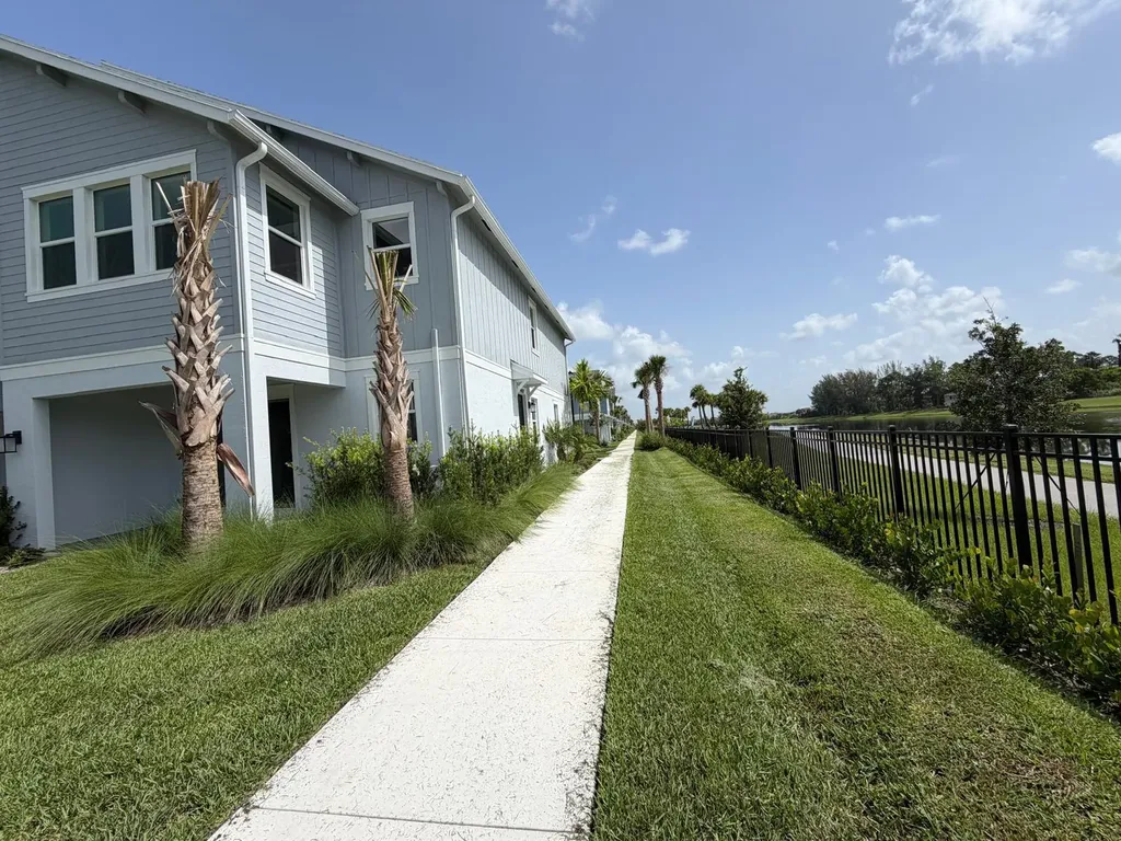 4402 Longwood Lake Square Westlake FL 33470
