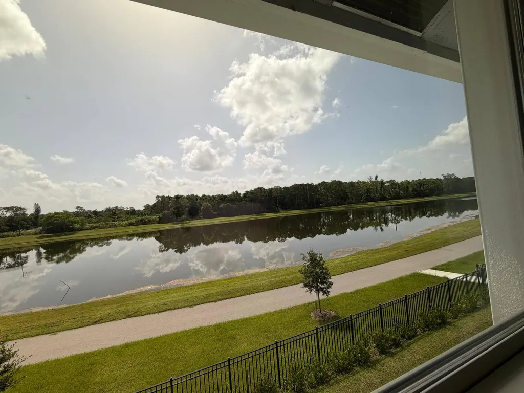 4402 Longwood Lake Square Westlake FL 33470