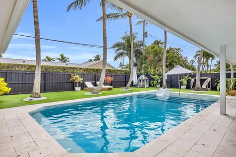 366 Elm Avenue Tequesta FL 33469