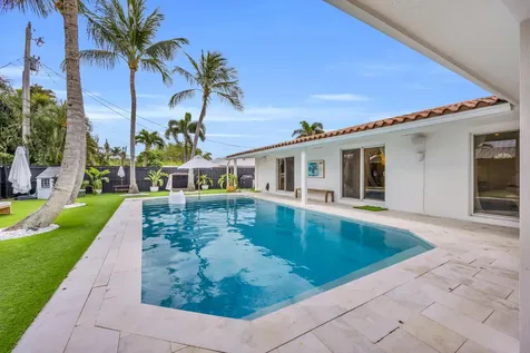 366 Elm Avenue Tequesta FL 33469