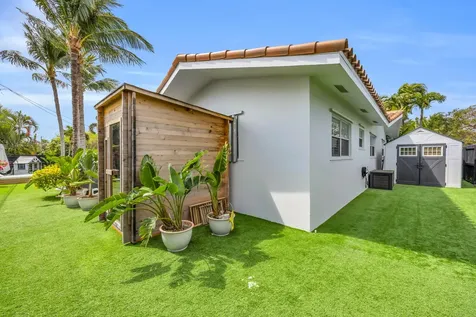 366 Elm Avenue Tequesta FL 33469