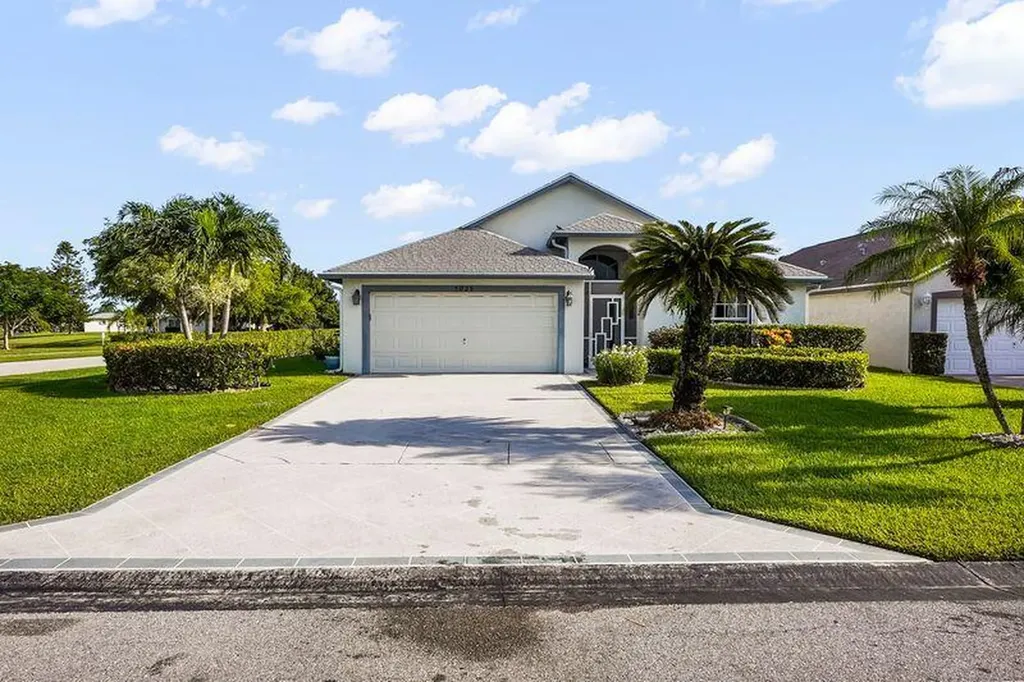 5025 Robino Circle West Palm Beach FL 33417
