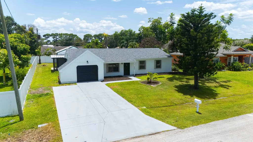 2262 SE Tile Terrace Port St Lucie FL 34952