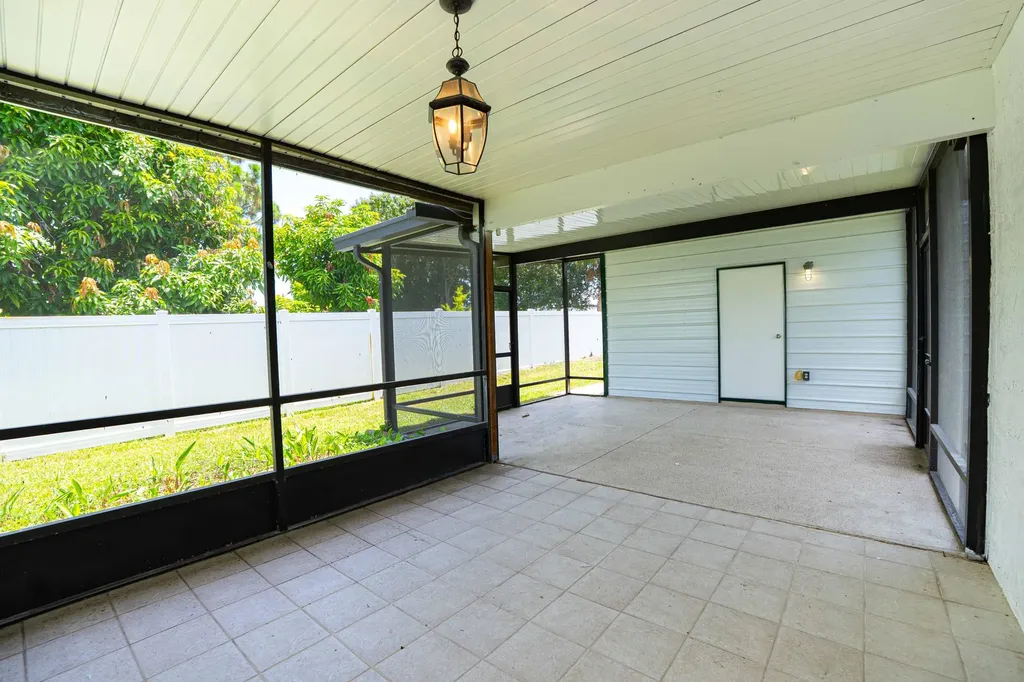 2262 SE Tile Terrace Port St Lucie FL 34952