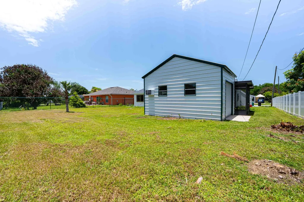 2262 SE Tile Terrace Port St Lucie FL 34952