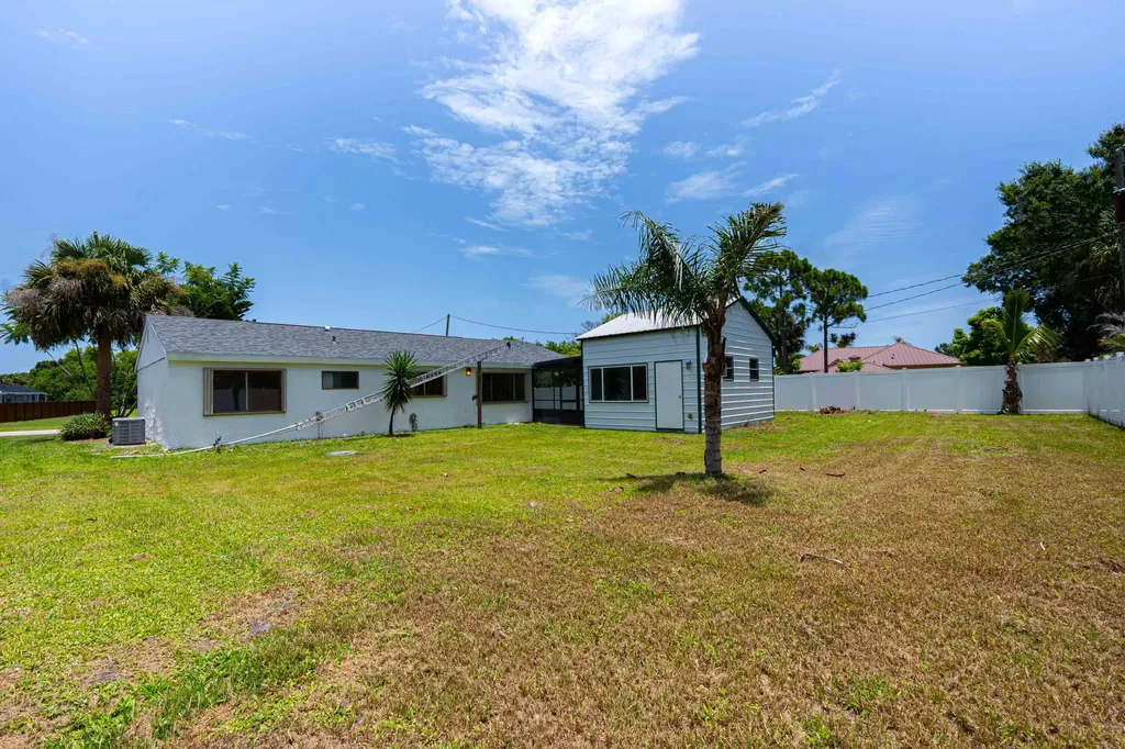 2262 SE Tile Terrace Port St Lucie FL 34952