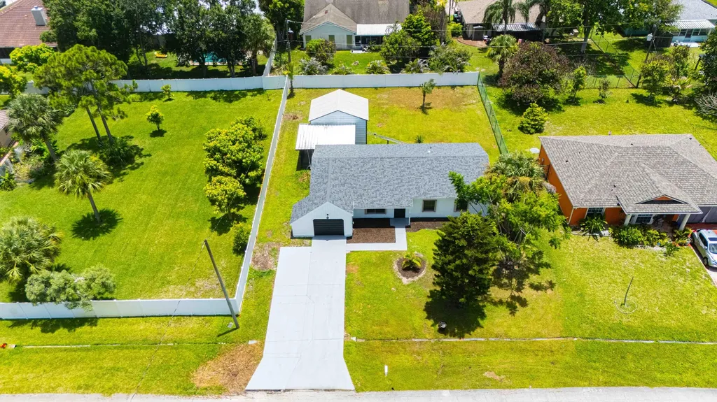 2262 SE Tile Terrace Port St Lucie FL 34952
